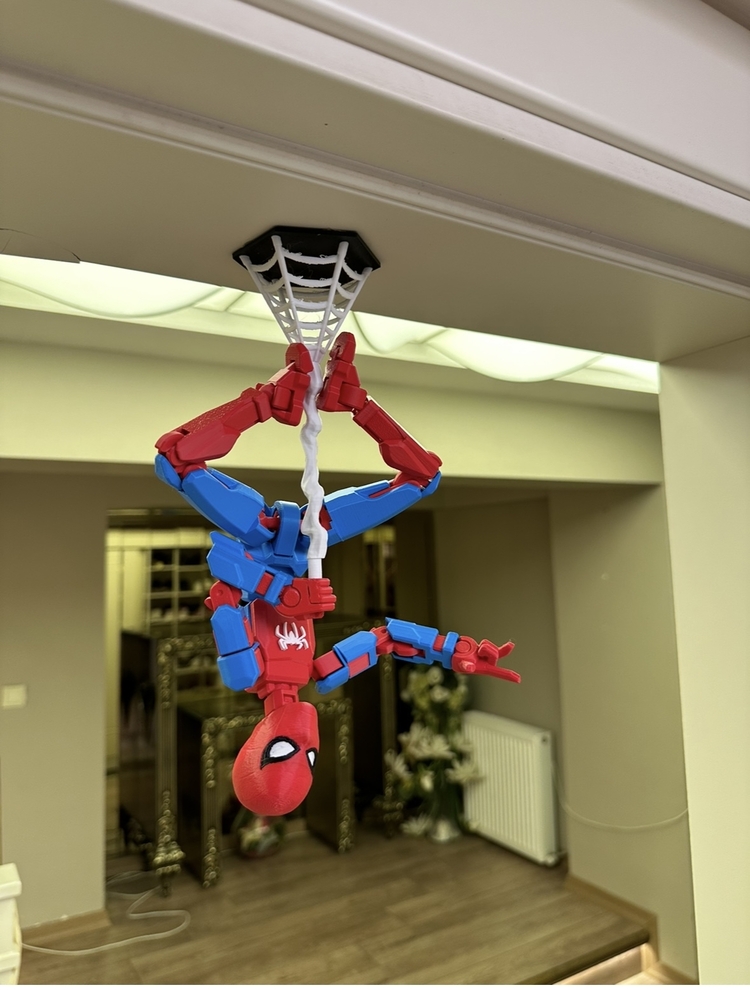Spider-Man Figürü – Esnek Eklemli Aksiyon Oyuncağı”