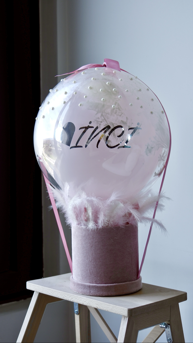İncili Boyalı ve Tüylü Özel Tasarım Balon