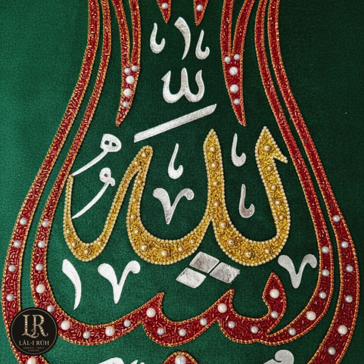 Lale Motifli Allah Lafzı Hat Sanatı Tablosu (Yeşil Kadife)