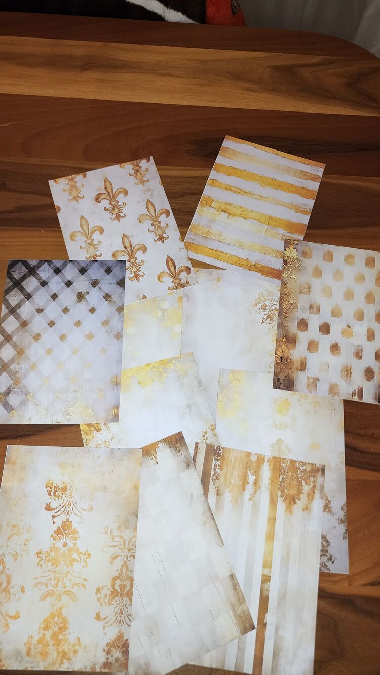 Gold and Cream (Background) (16 Sayfa)