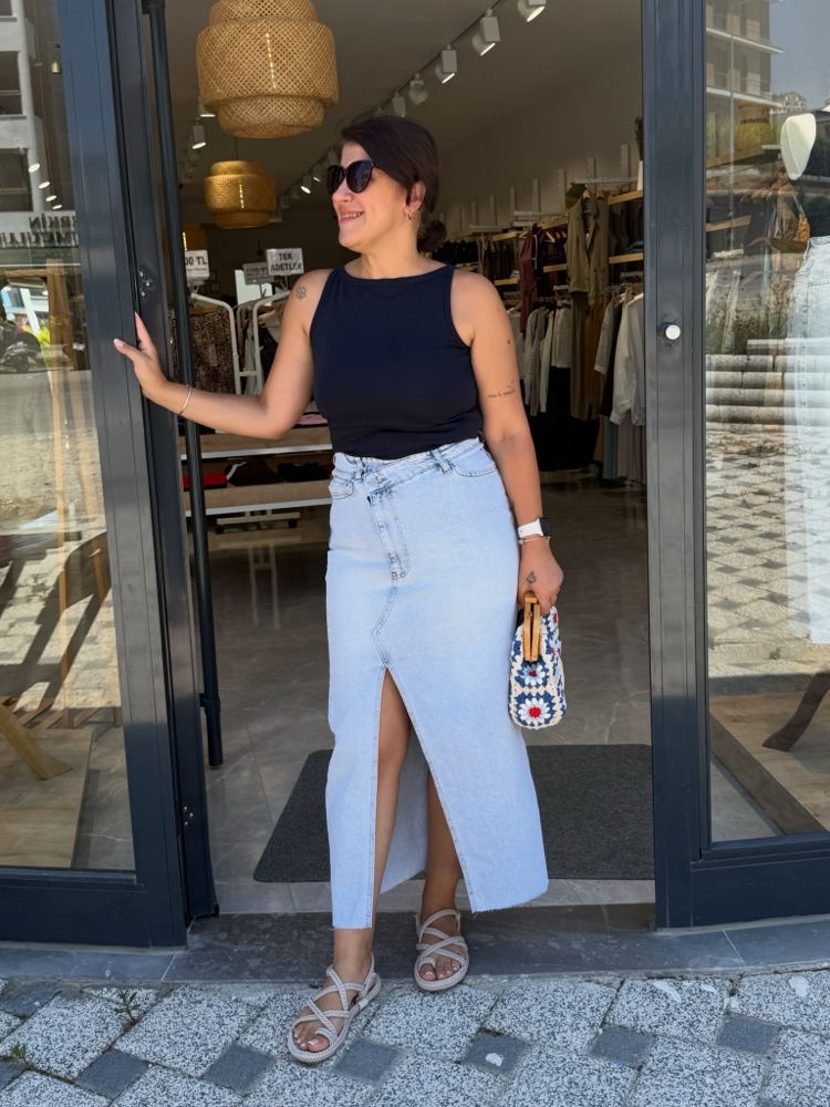 Yırtmaçlı denim etek