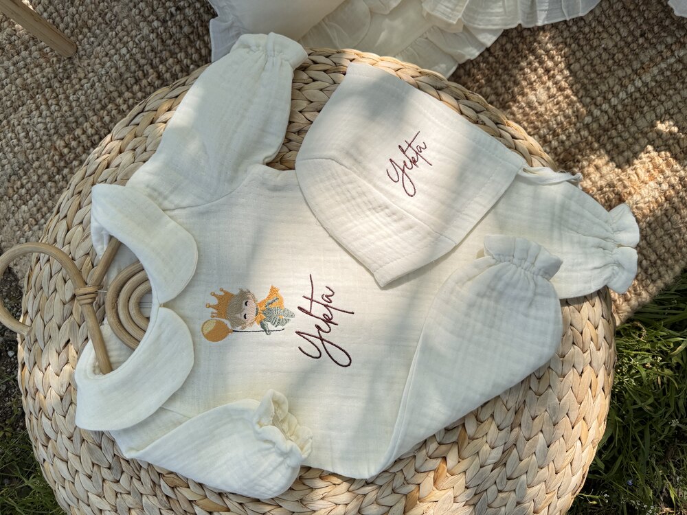 Müslin Nakış İşlemeli Bebe Yaka Tulum