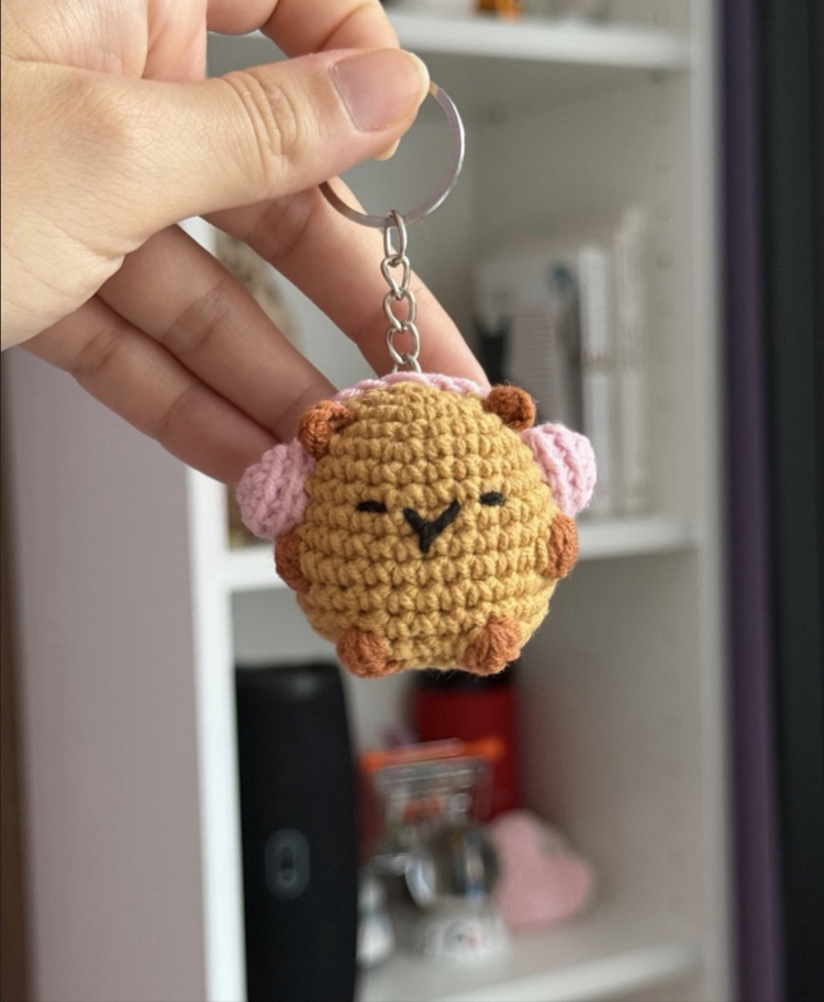Kulaklıklı Capybara