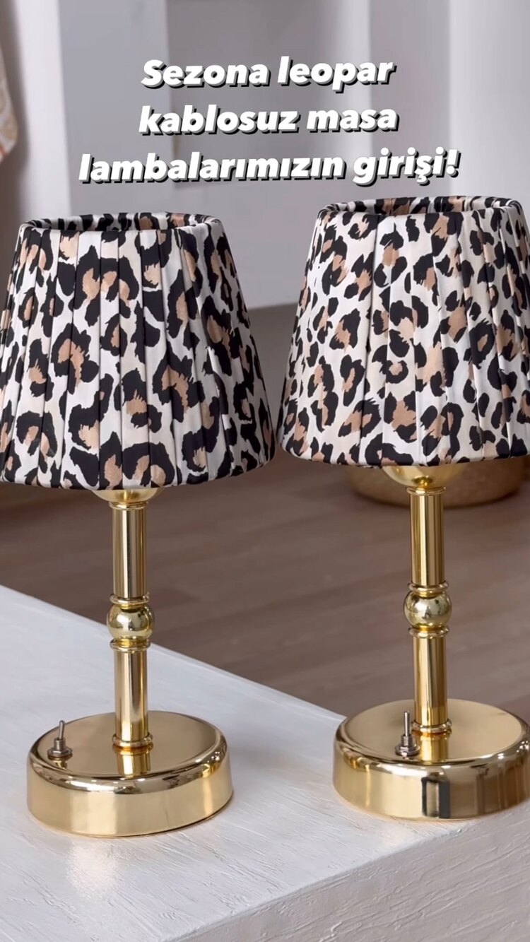 Leopar detaylı masa lambası