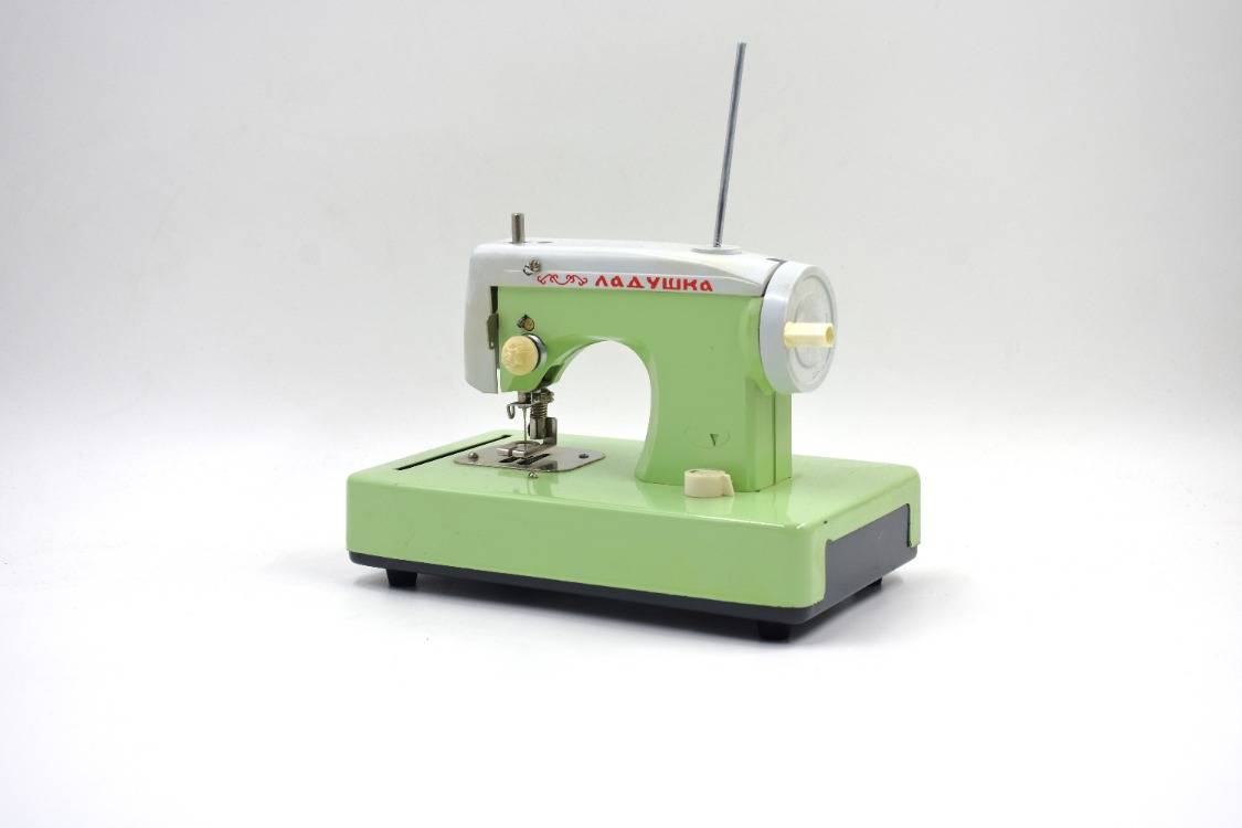 Vintage Mini Dikiş Makinesi