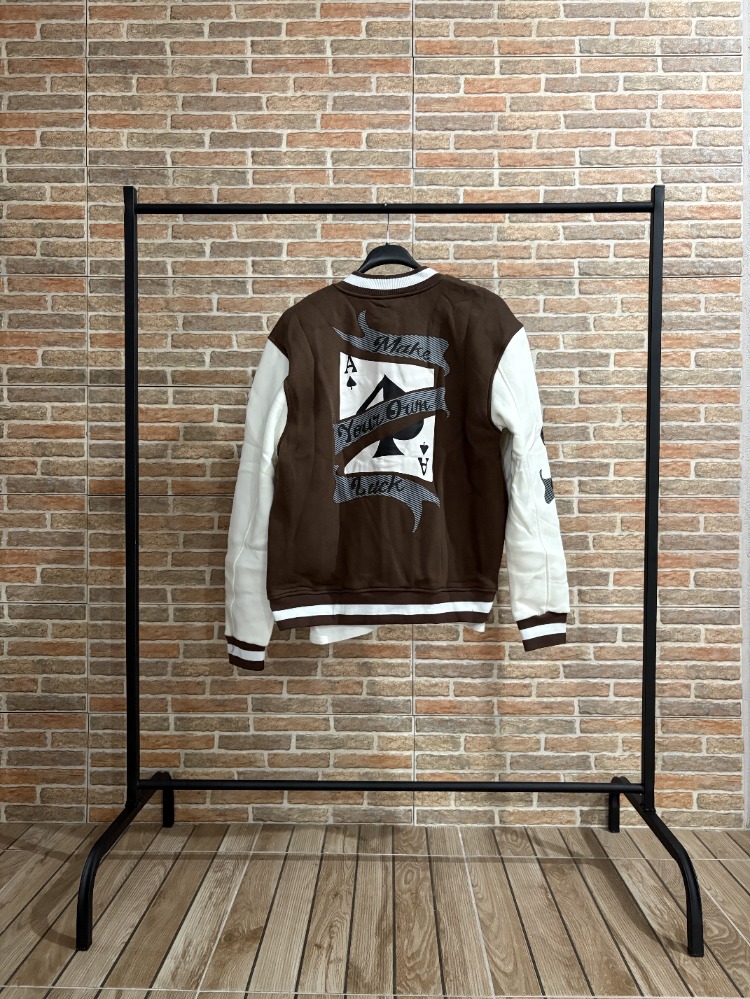 Kahverengi-Beyaz Kolej Ceketi – Unisex “Make Your Own Luck” Tasarım