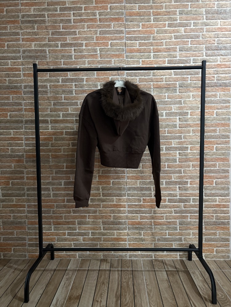 Kahverengi Kürk Detaylı Crop Hoodie – Fermuarlı Kapüşonlu