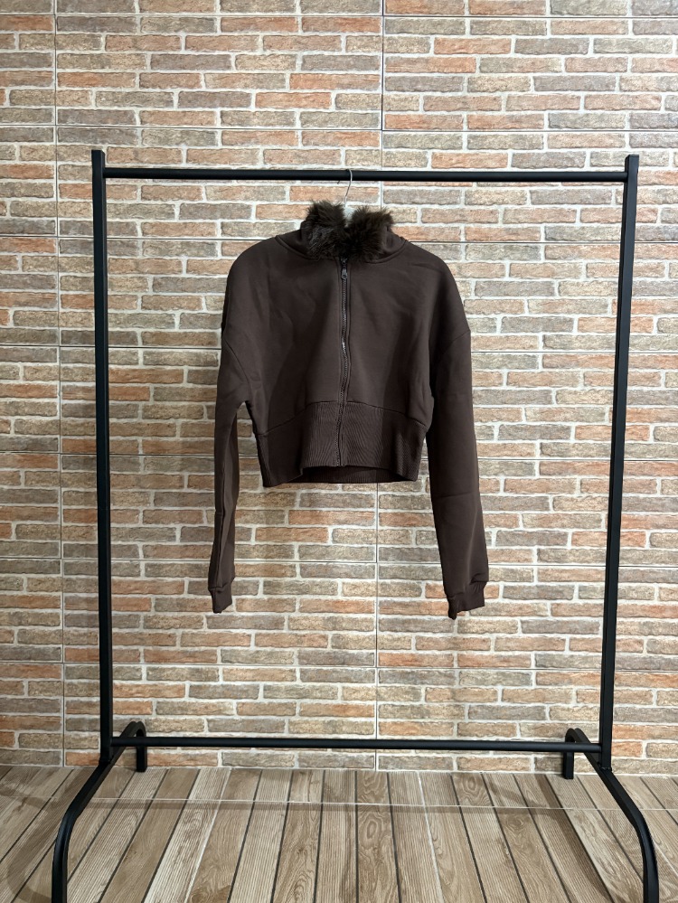 Kahverengi Kürk Detaylı Crop Hoodie – Fermuarlı Kapüşonlu
