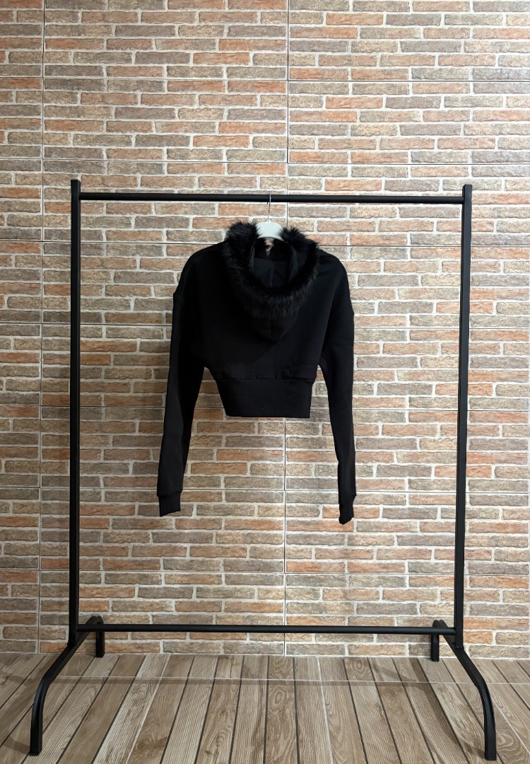 Siyah Kürk Detaylı Crop Hoodie – Fermuarlı Kapüşonlu