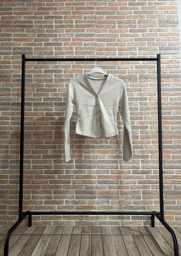 Taş Rengi Triko Crop Hırka – Altın Düğme Detaylı