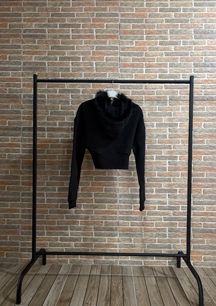 Siyah Kürk Detaylı Crop Hoodie – Fermuarlı Kapüşonlu