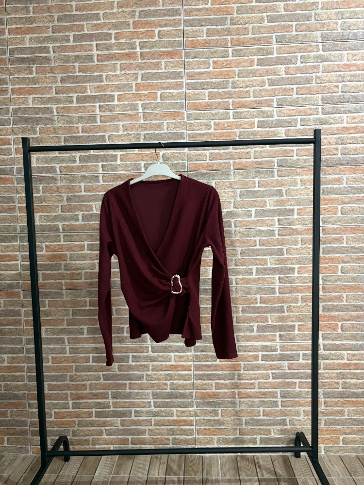 Mürdüm Tokalı V Yaka Bluz – Şık Kesim