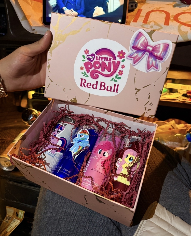 My Little Pony Red Bull Kutusu 