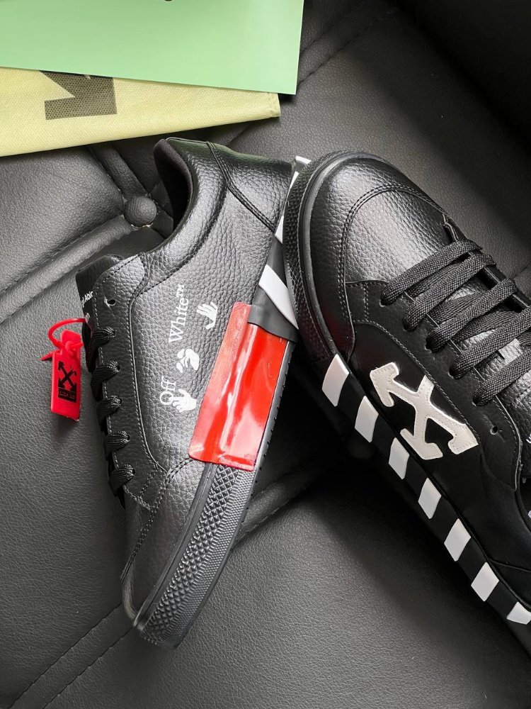 Off-White
New Season