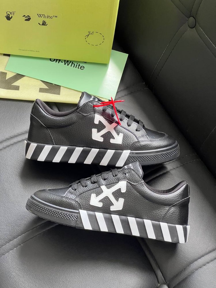 Off-White
New Season