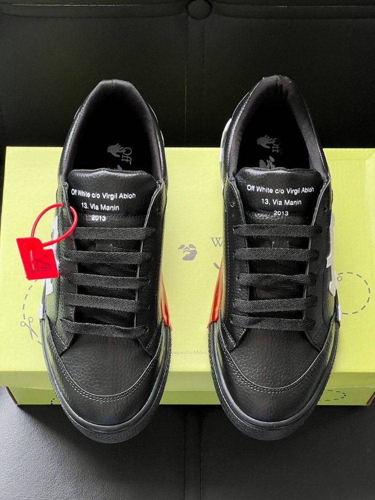 Off-White
New Season