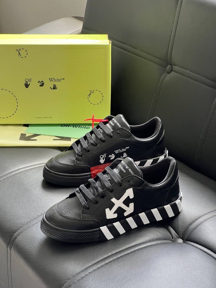Off-White
New Season