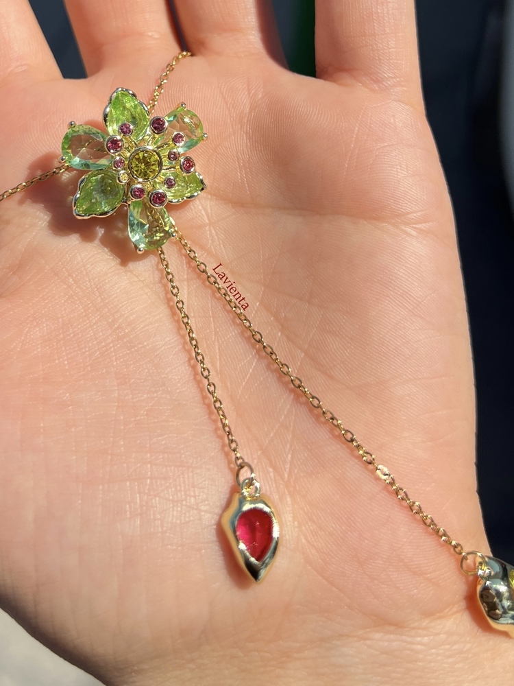 Swarovski Çiçek Model Asansörlü Çelik Kolye