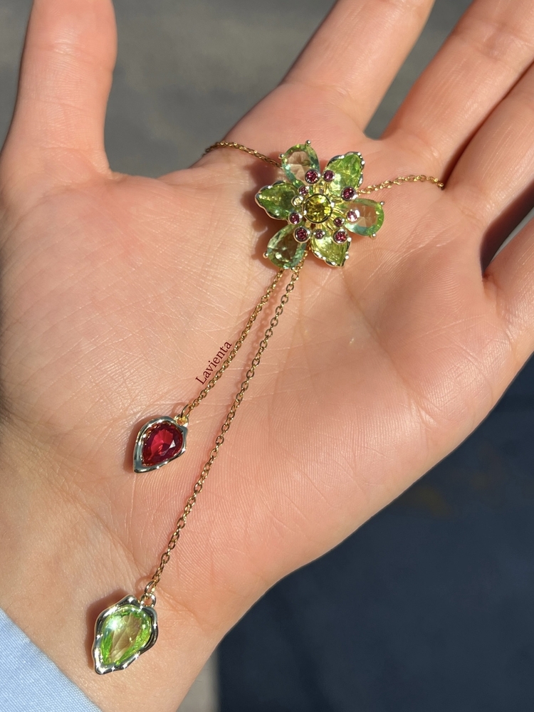 Swarovski Çiçek Model Asansörlü Çelik Kolye