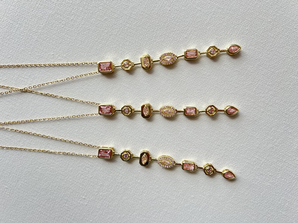 Gold Pembe Zirkon Taşlı Çelik Y Kolye