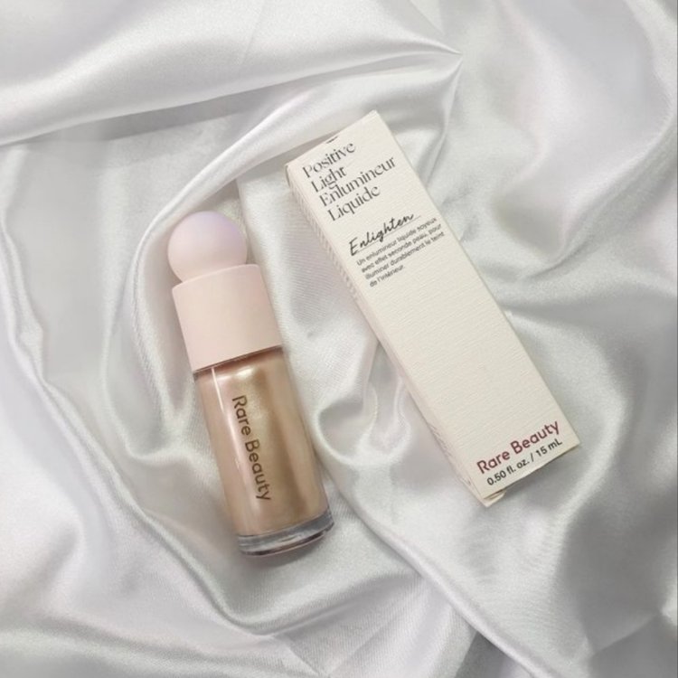 Rare Beauty Highlighter 