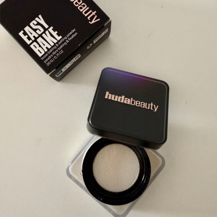 Huda Beauty Pudra