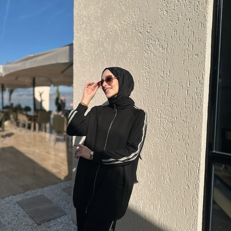 Siyah  Fermuarlı Şerit Eşofman Takımı