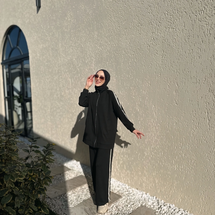 Siyah  Fermuarlı Şerit Eşofman Takımı