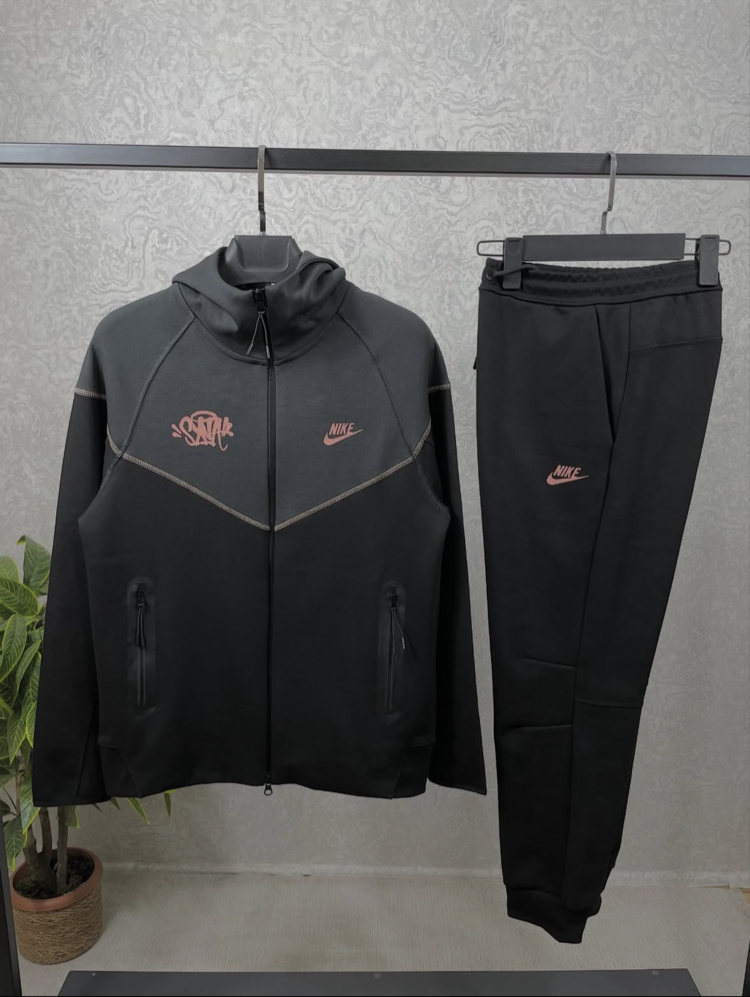 Syna Tech Fleece x Central Cee Eşofman Takımı
