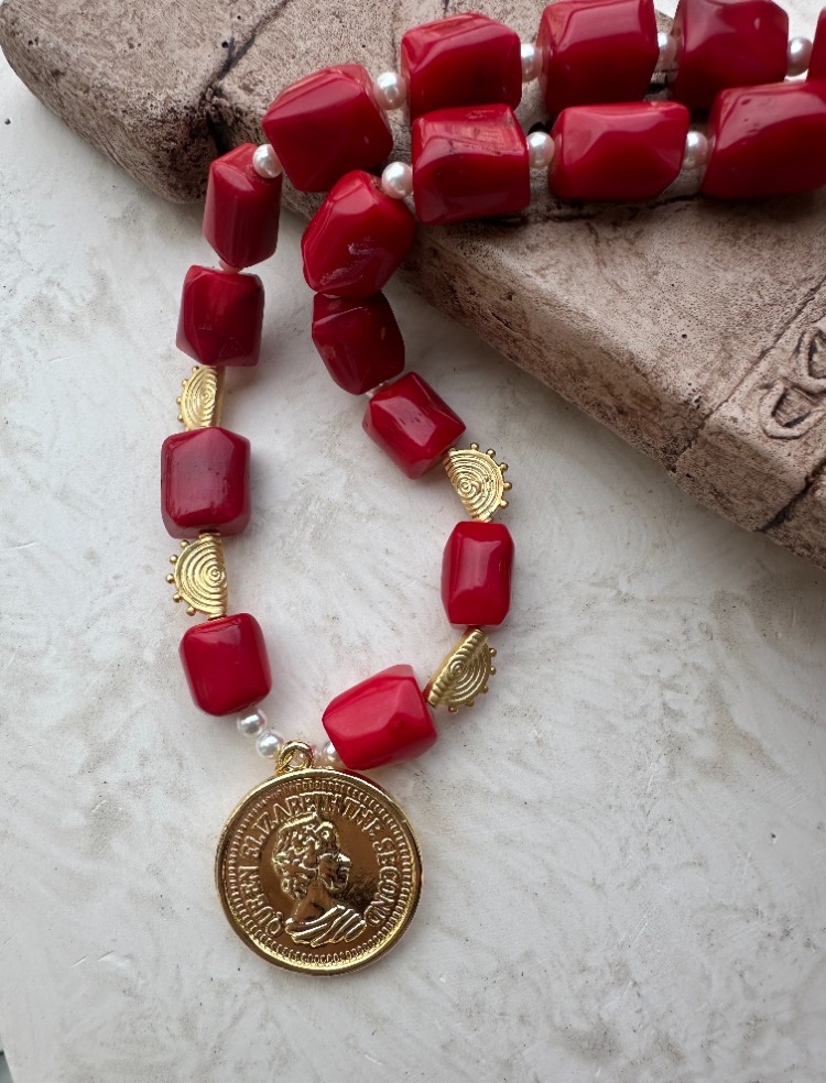 Antique Crimson & Queen Elizabeth Kolye 