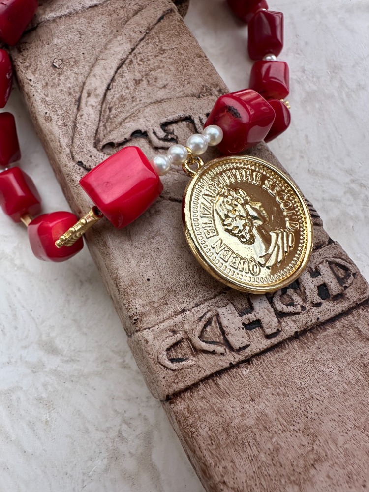 Antique Crimson & Queen Elizabeth Kolye 