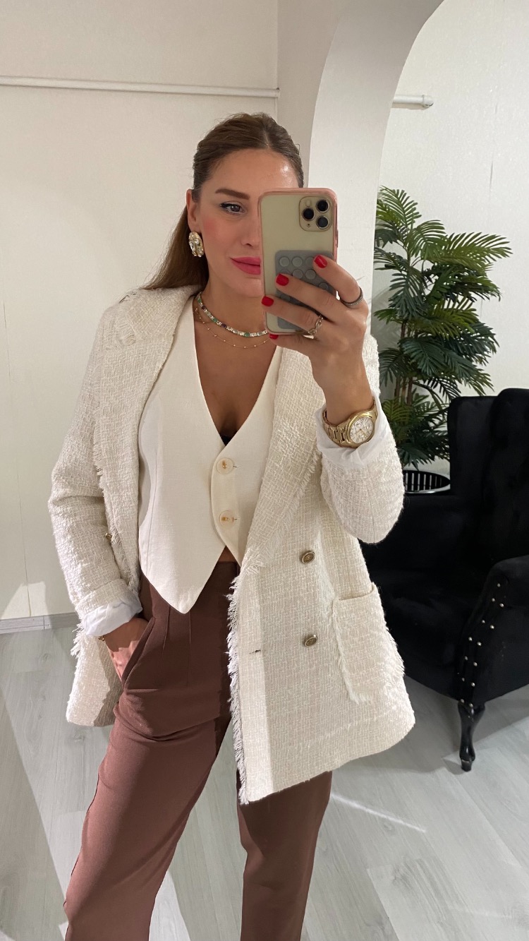 Krem Chanel Kumaş Astarlı Düğmeli Ceket