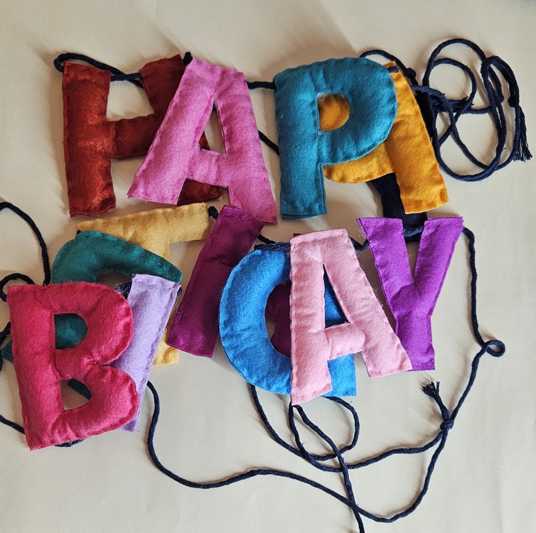 Renkli Keçelerden Happy Birthday Yazılı Doğum Günü, Parti Süsü 1