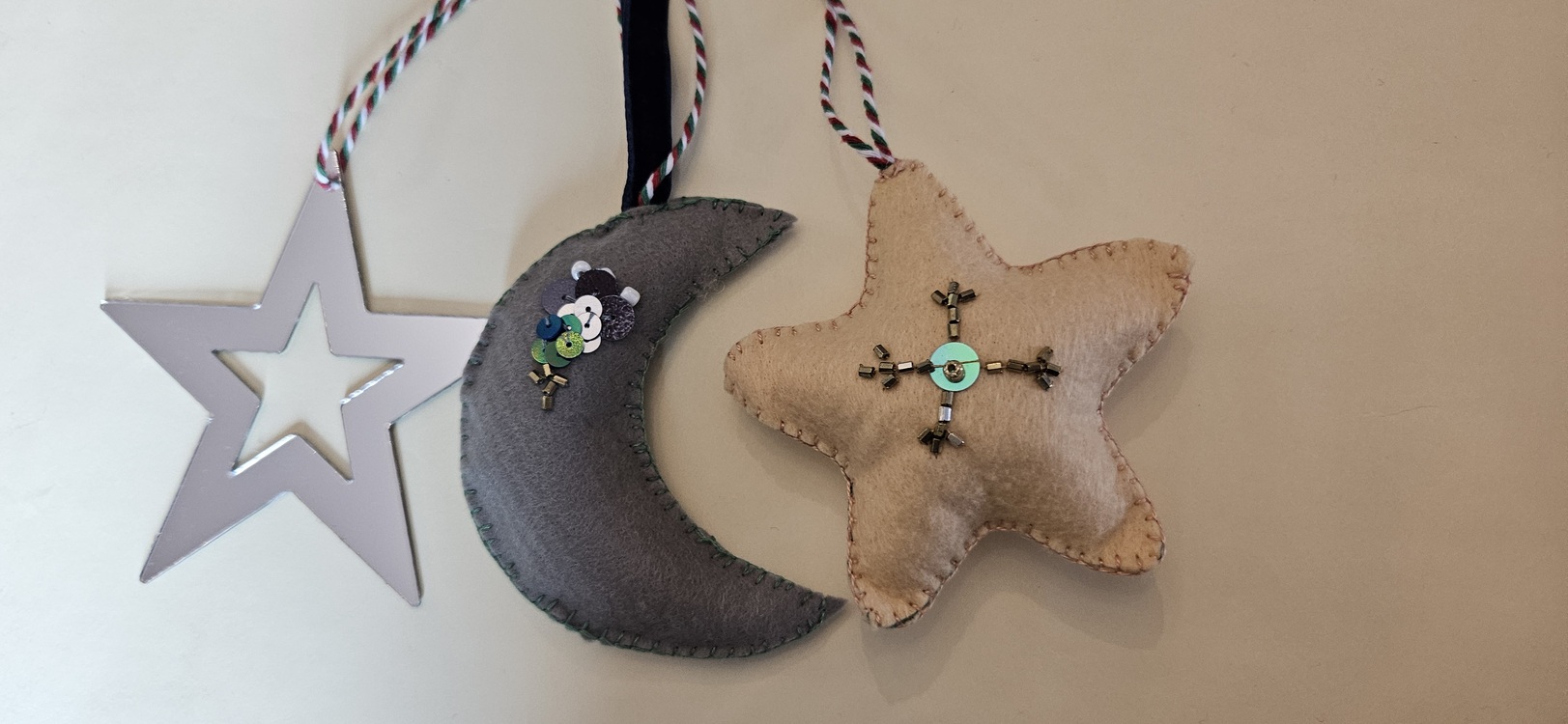 Renkli Ķeçeler ve Pleksiden 3 adet Yılbaşı Süsü, İşlemeli Yıldız, Ay Set, Handmade3