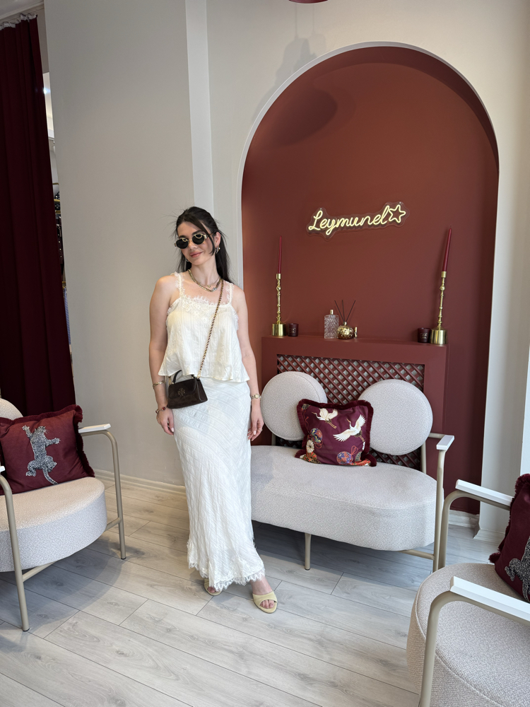 Dantelli astarlı takım