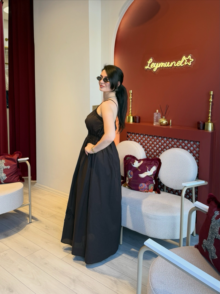 Kahverengi beli lastikli boynu ipli 3d çiçekli elbise
