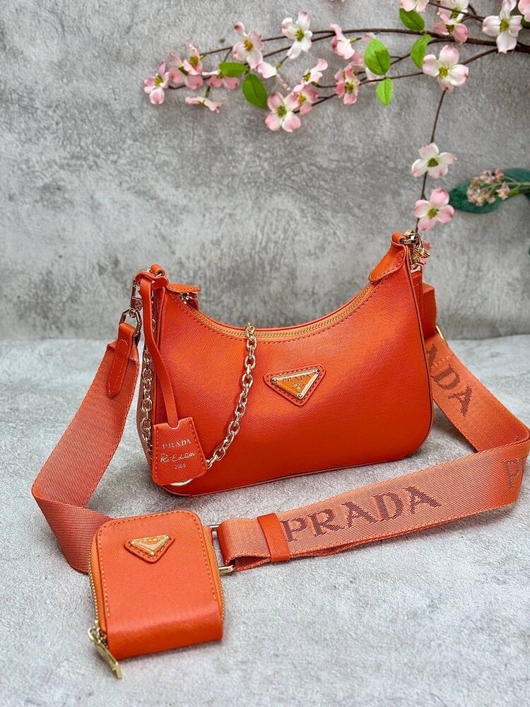 PRADA ÇANTA