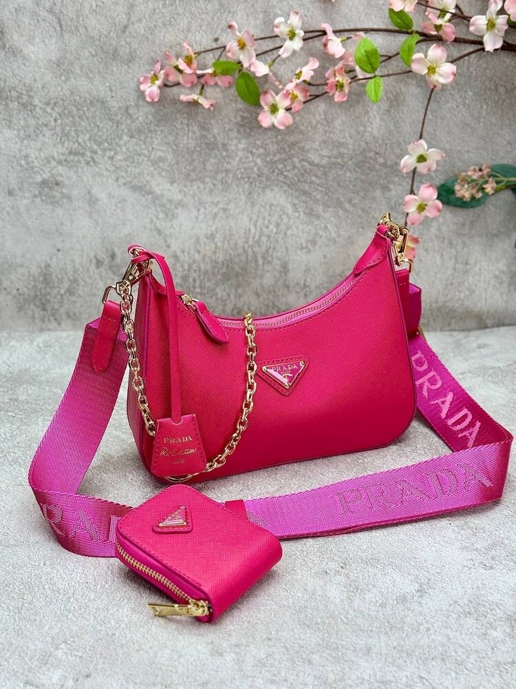 PRADA ÇANTA