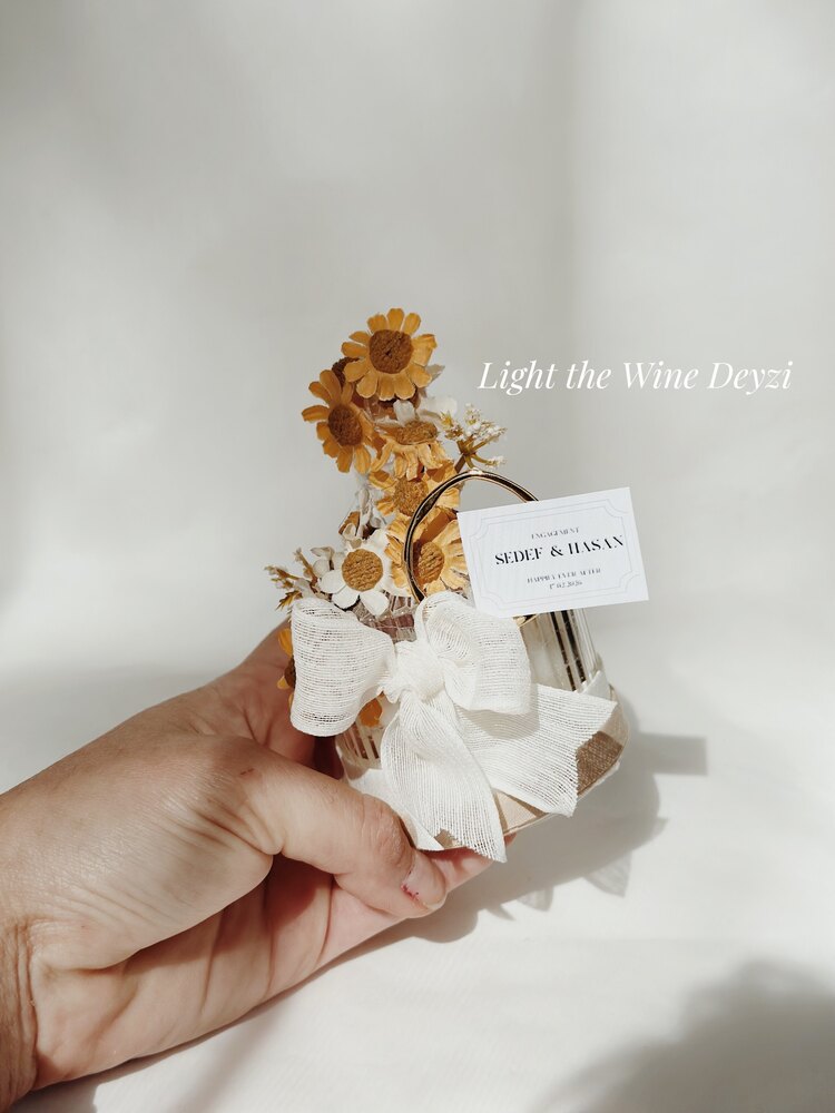 Light the Wine Deyzi
