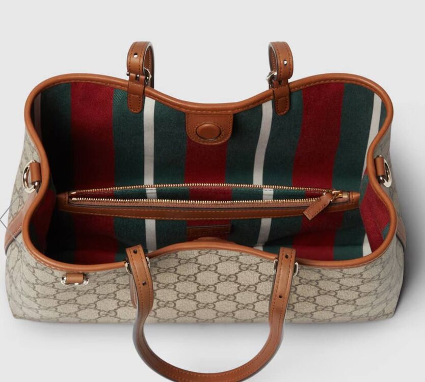 GUCCİ GG.
EMBLEM SMALL TOTE BAG
