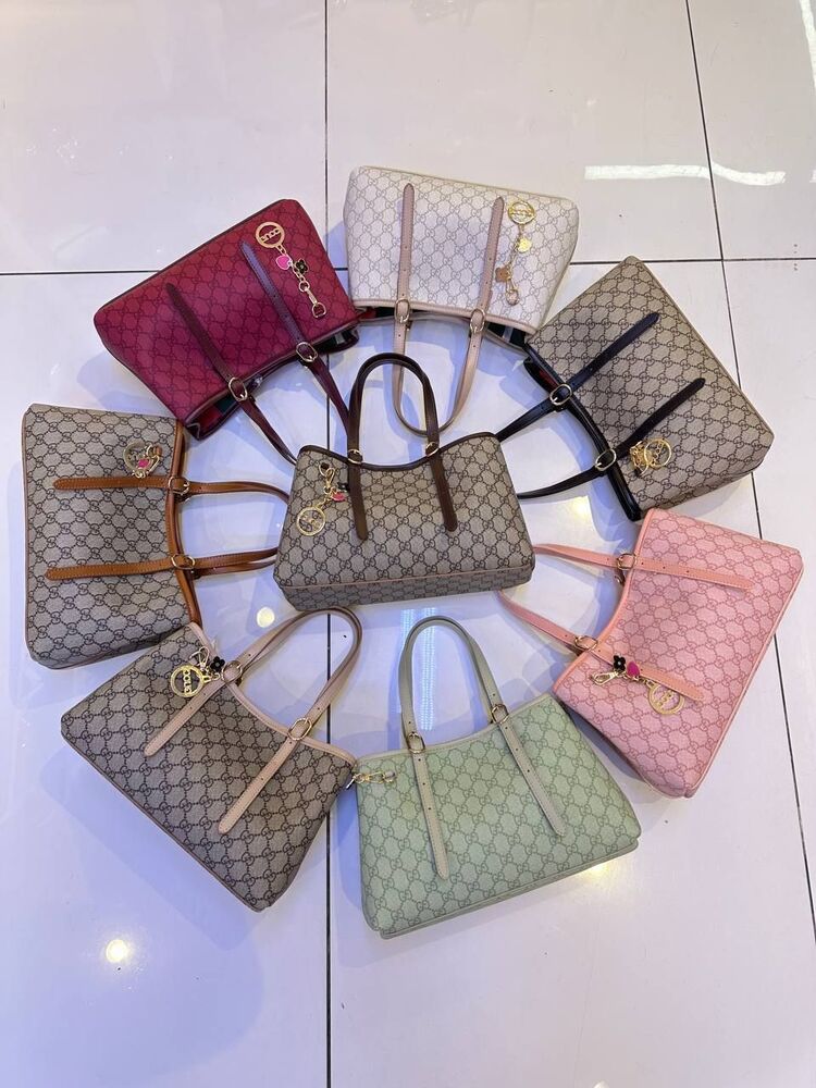 GUCCİ GG.
EMBLEM SMALL TOTE BAG