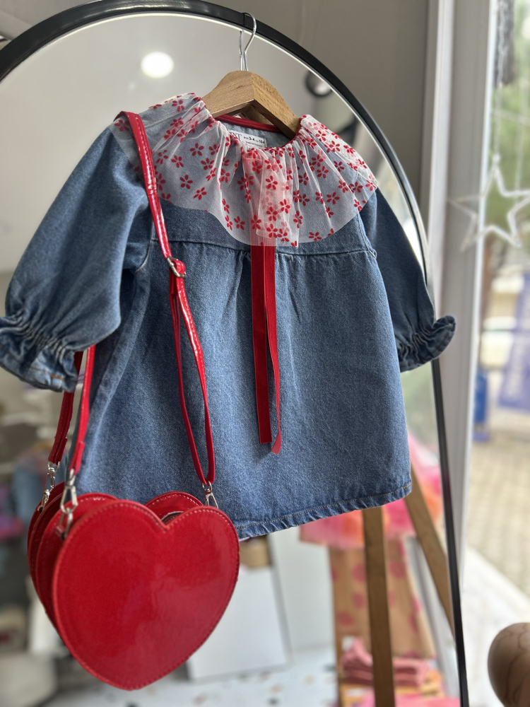 Denim tül yakalı elbise