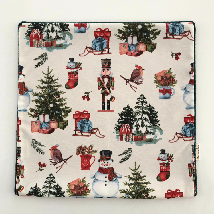 Yılbaşı Figürleri Desenli Kırlent Kılıfı 45x45