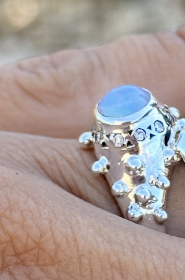 Opal güverse yüzük