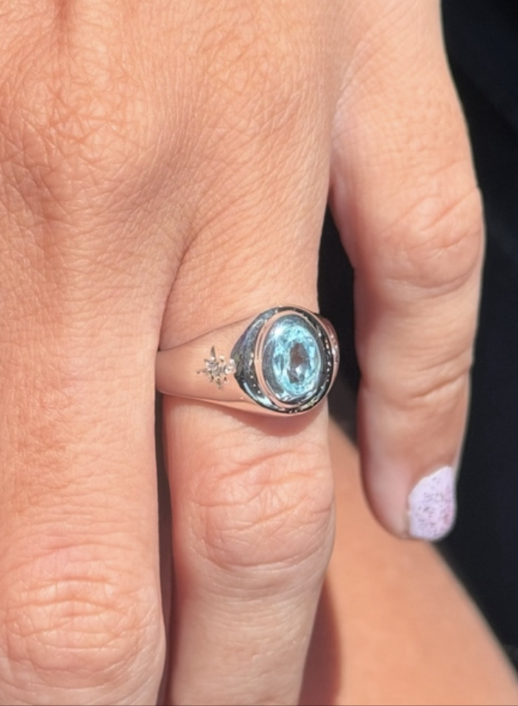 Blue topaz dikey mozanitli yüzük