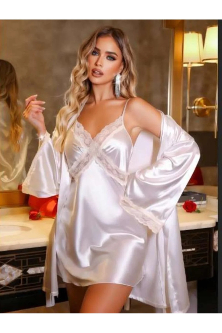Beyaz gecelikli sabahlık set