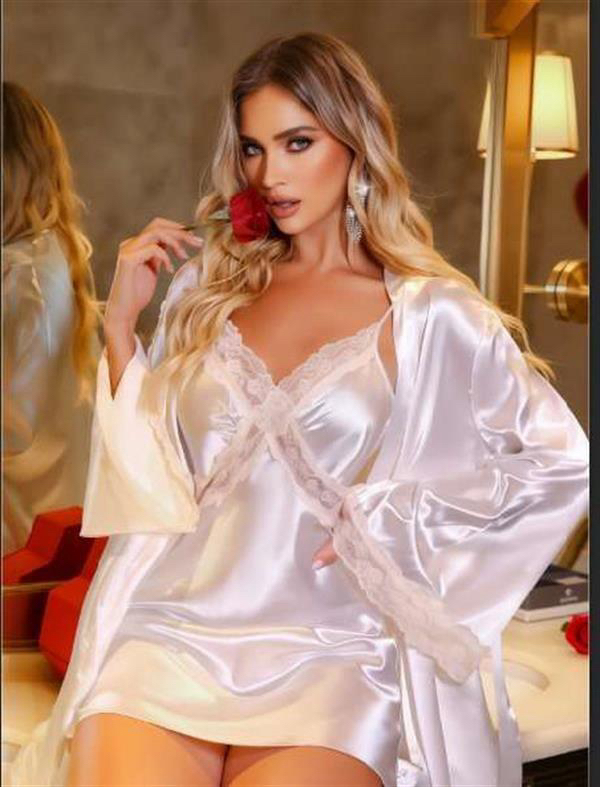 Beyaz gecelikli sabahlık set