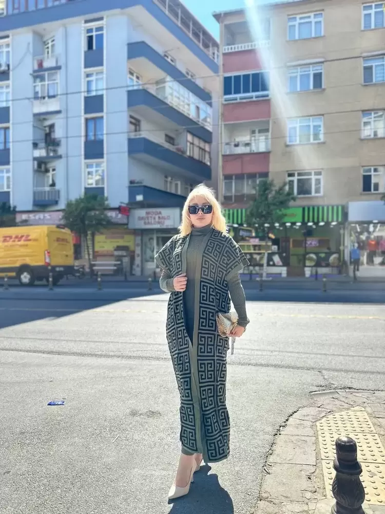 Siyah çizgi desenli elbiseli hırka triko takım haki