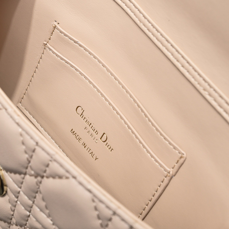 Lady Dior Çantası