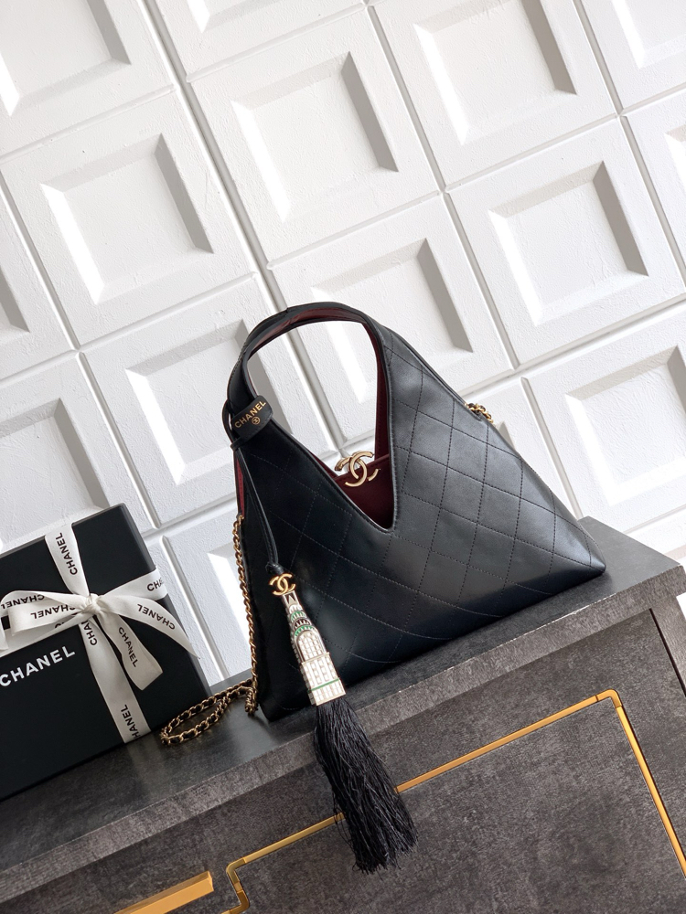 Chanel Mimari Detaylı V-Hobo Çanta